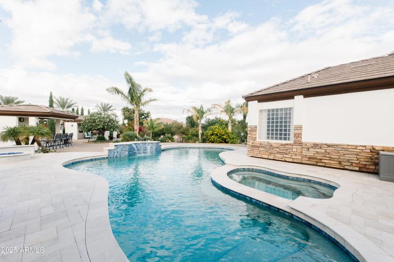 Sparkling Pool & Spa