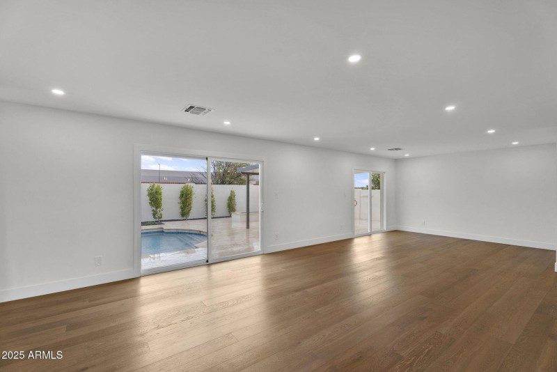 4-web-or-mls-3413 N 87th Pl-5