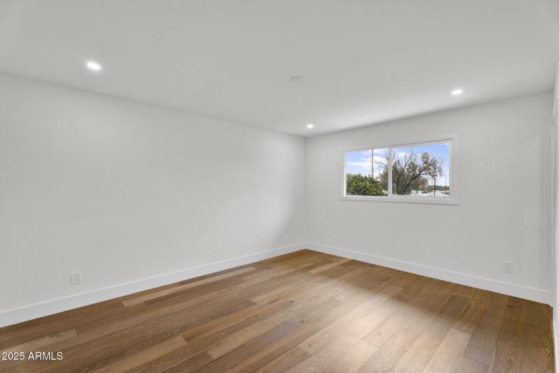 20-web-or-mls-3413 N 87th Pl-19