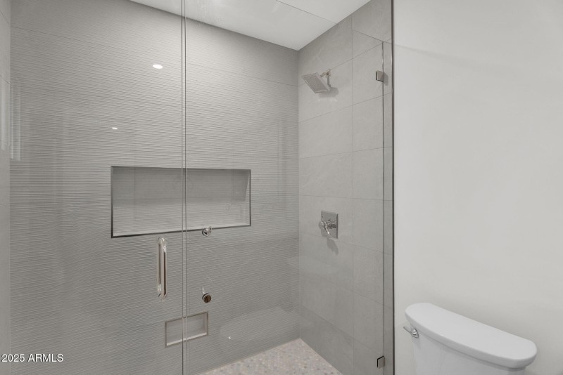 24-web-or-mls-3413 N 87th Pl-24