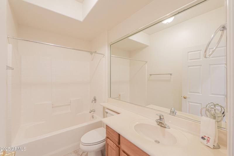 Hall bath off 2nd bedroom