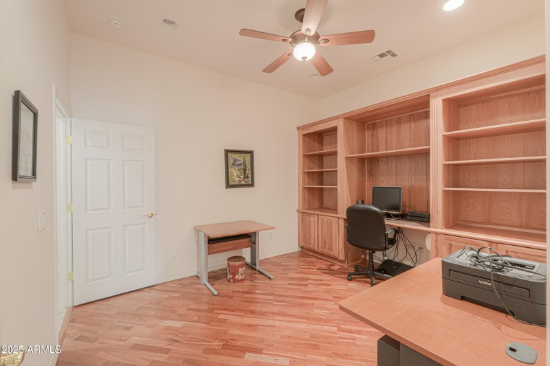 Office, craft rm, or 3rd bedroom