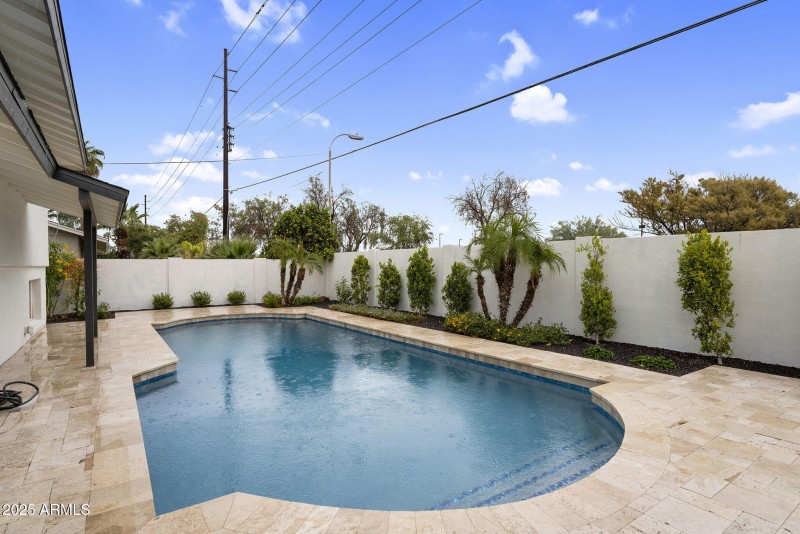 38-web-or-mls-3413 N 87th Pl-38