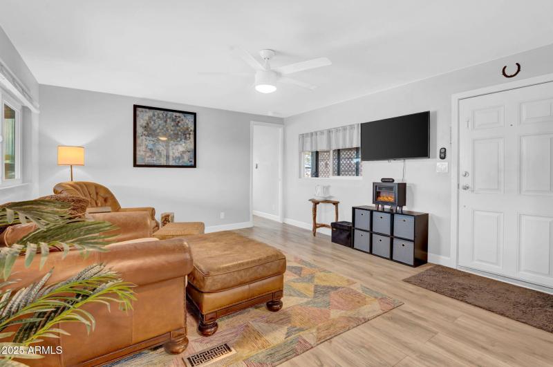 4-web-or-mls-8639 E Delilah Ave-4