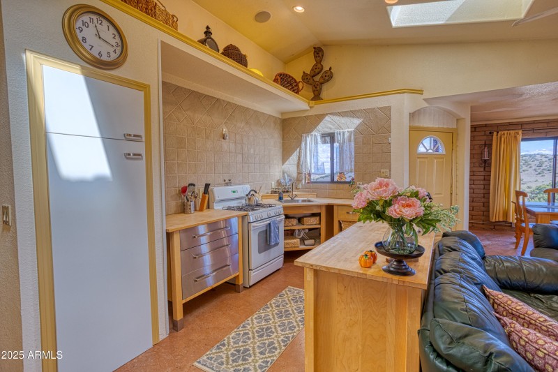 PAX_8480_AuroraHDR2019-edit