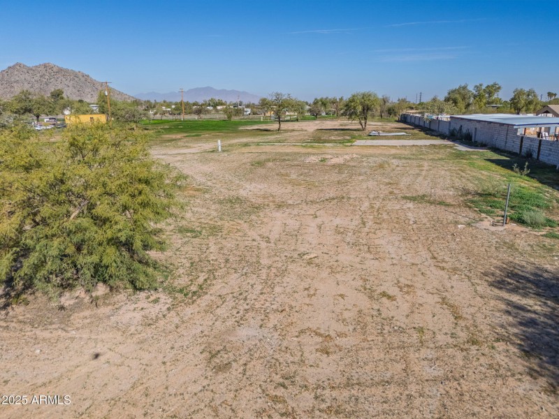 17-web-or-mls-51259 W Julie Lane-17