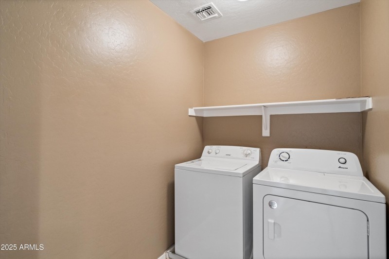 32-Upper Laundry Room