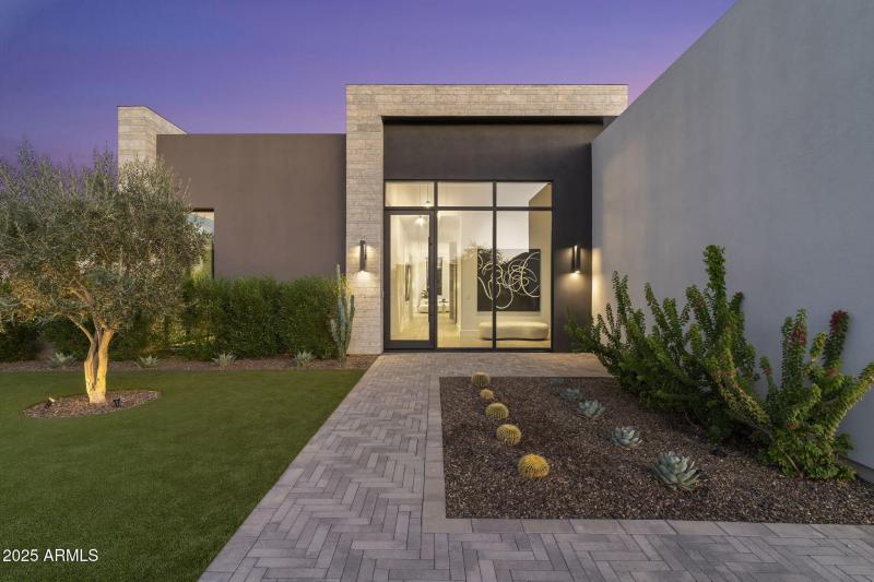 6913 N Joshua tree Ct