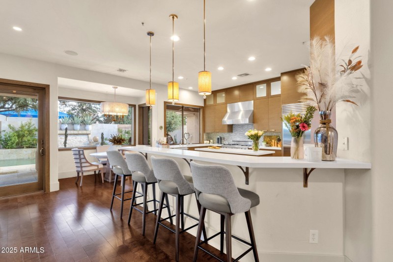 11-web-or-mls-10263-n-103rd-pl