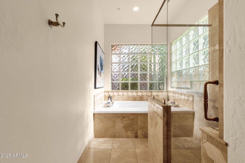 29-web-or-mls-10263-n-103rd-pl