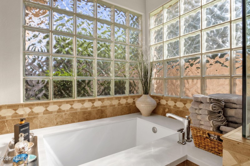 31-web-or-mls-10263-n-103rd-pl