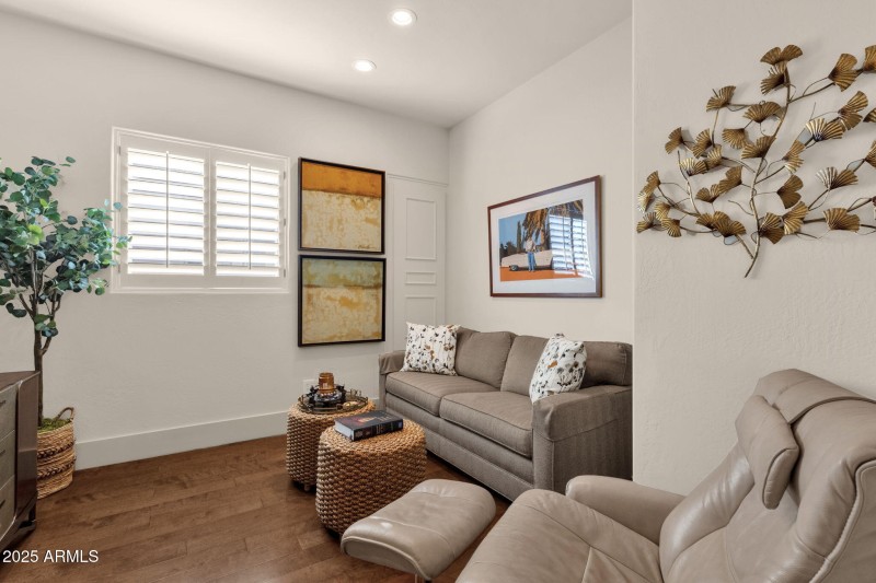 35-web-or-mls-10263-n-103rd-pl