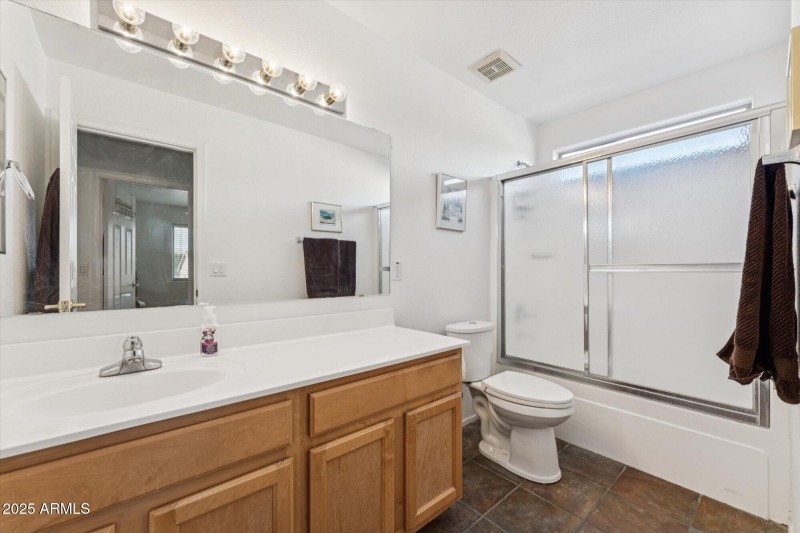 Upstairs 2nd Full Bath