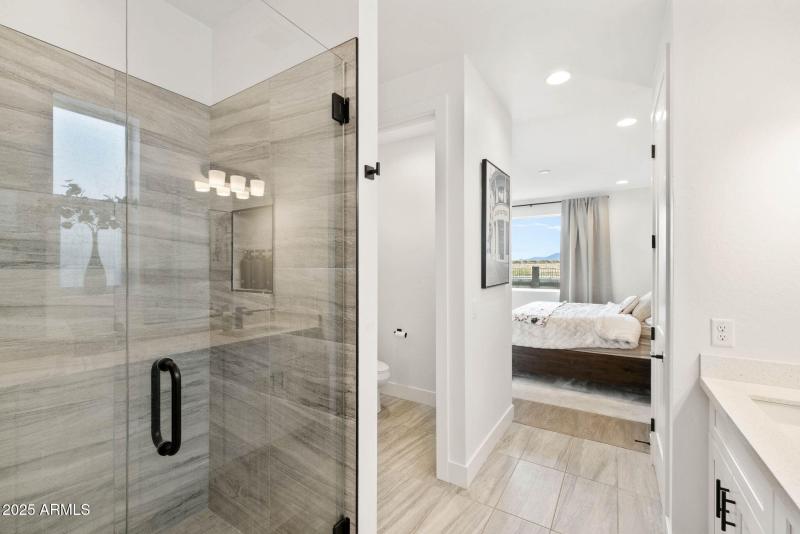 20-Primary Bathroom (2)