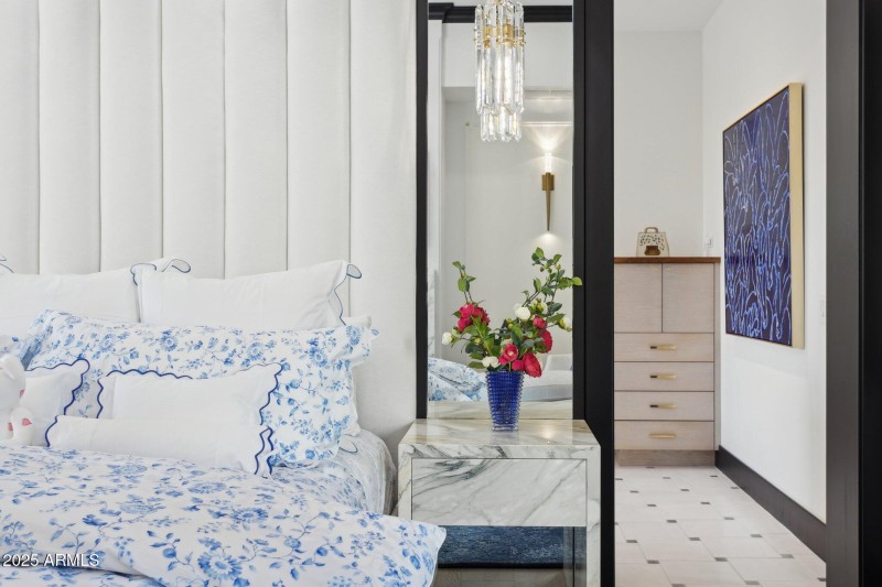 119-web-or-mls-5842-n-38th-pl