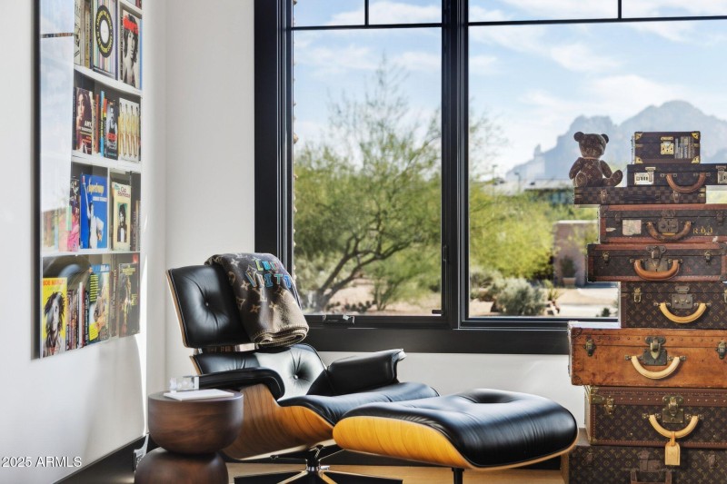 117-web-or-mls-5842-n-38th-pl