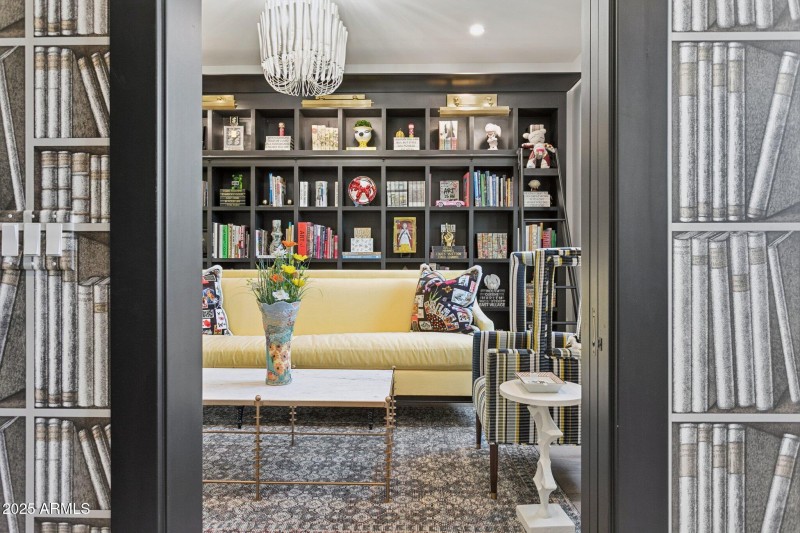 108-web-or-mls-5842-n-38th-pl