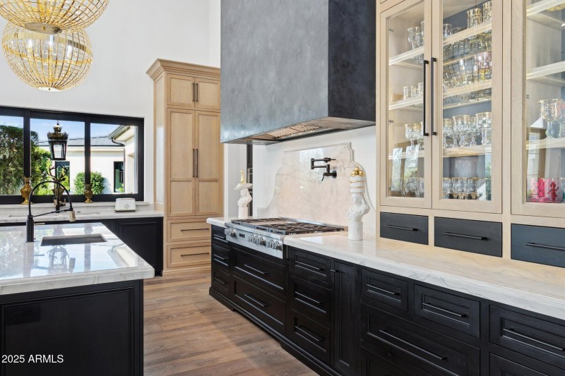 94-web-or-mls-5842-n-38th-pl