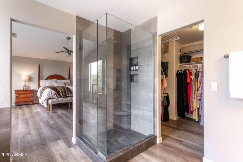 primary bedroom bath 03