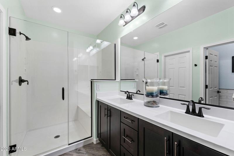 030__5742 S Winchester