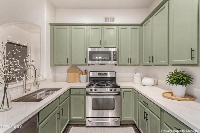 Virtually staged kitchen 3