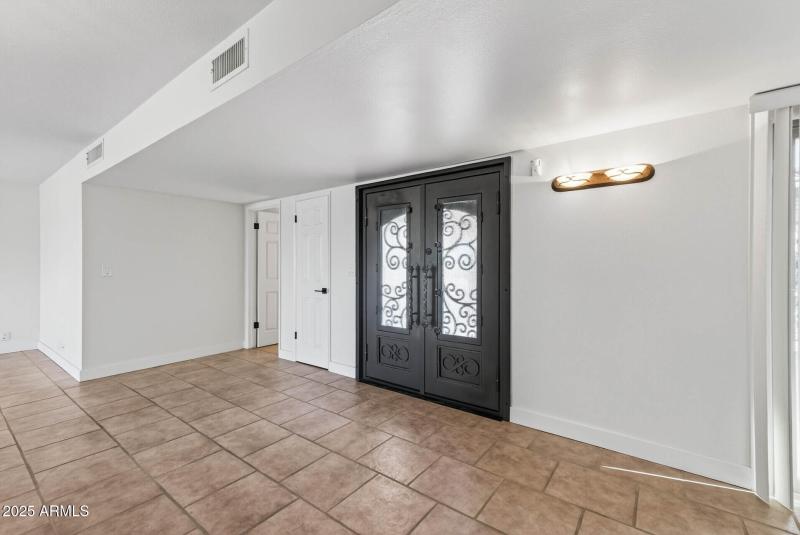 12_10358_W_Cameo12_mls