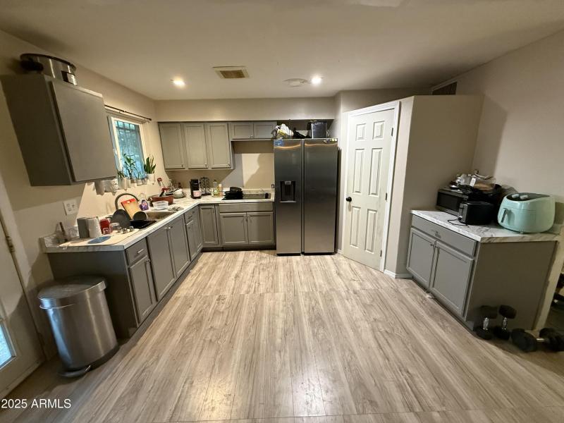 20251007_010131727_iOS