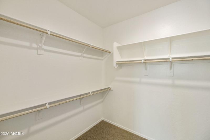 LARGE WALK-IN CLOSET