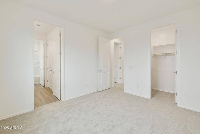 HALL BEDROOM W JACK N JILL BATH