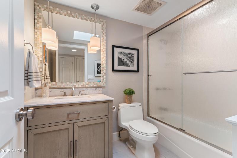 23_8100 e camelback rd-21