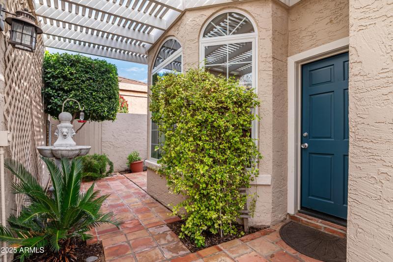 6_8100 e camelback rd-5