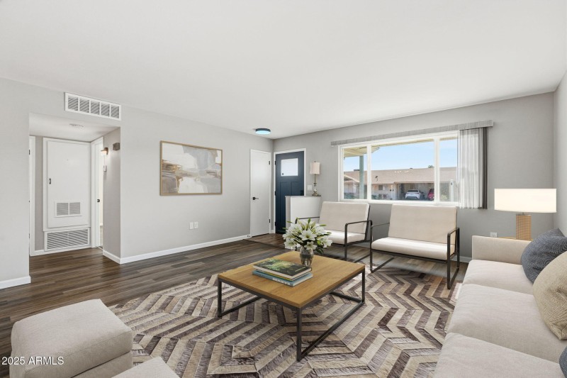 006_ListerPros (Living Room)_VS