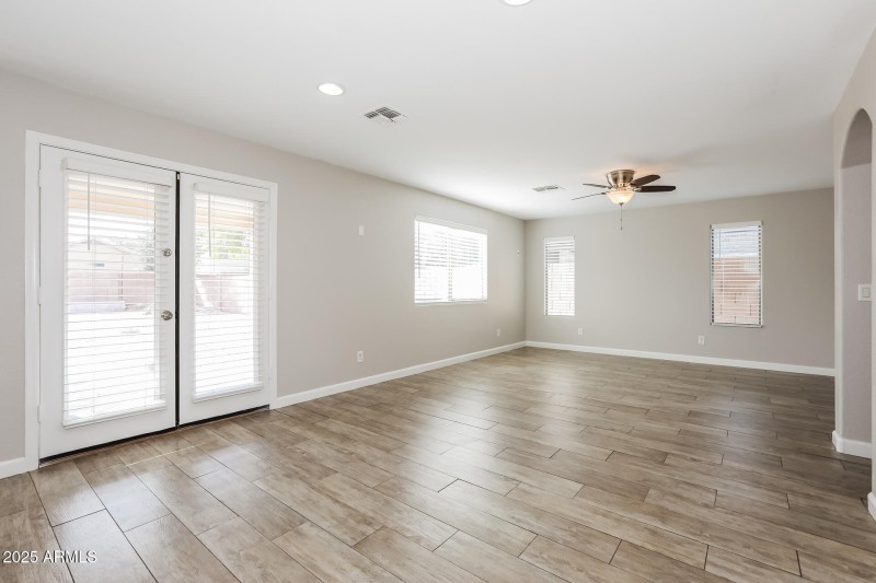 008-photo-family-room-14927074