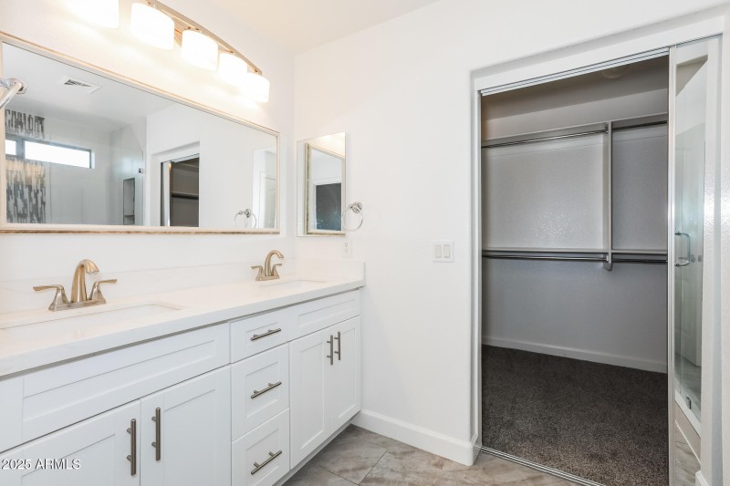 014-photo-main-bathroom-14927067