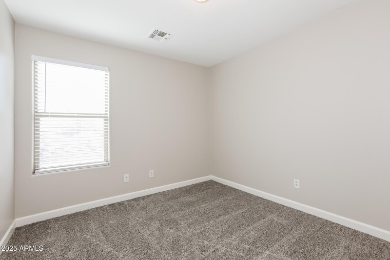 016-photo-bedroom-14927060