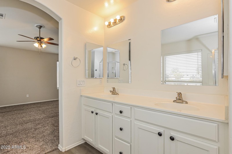 012-photo-main-bathroom-14961721