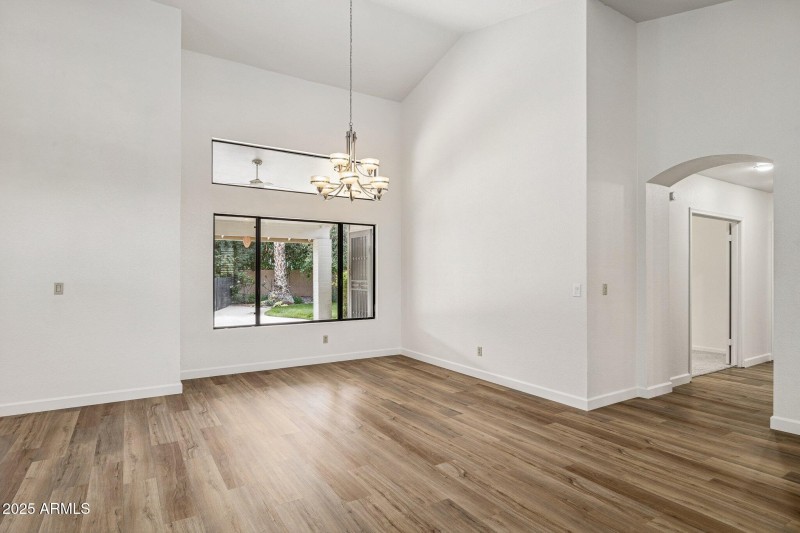 4-web-or-mls-9857-e-windrose-dr