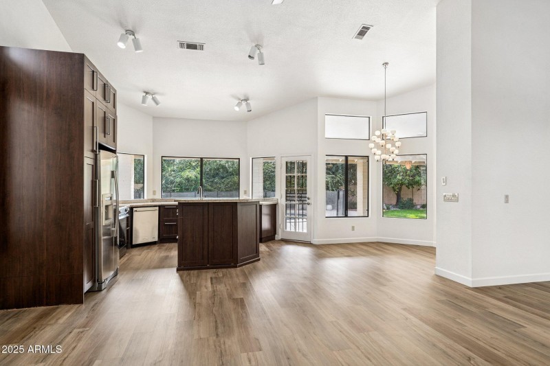 11-web-or-mls-9857-e-windrose-dr