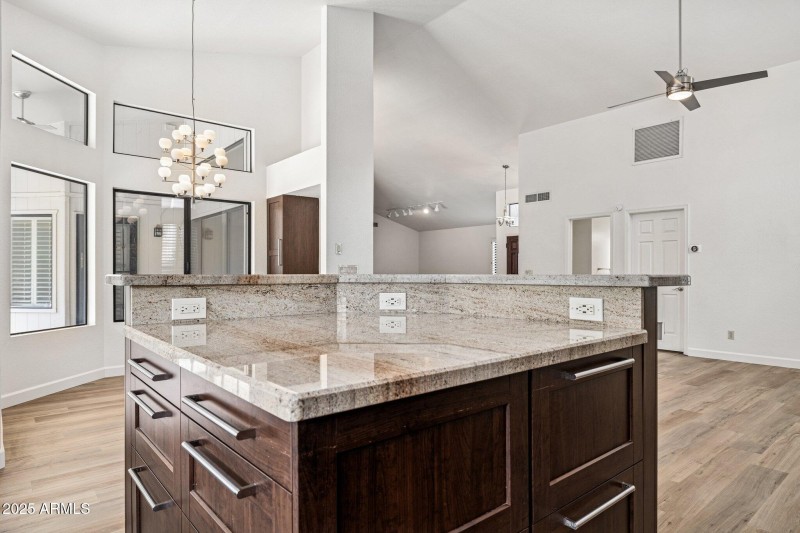 15-web-or-mls-9857-e-windrose-dr