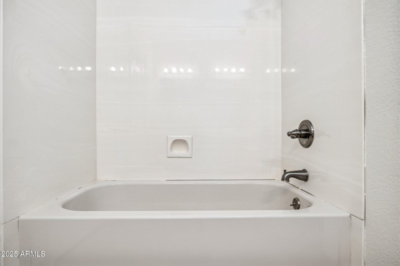 31-web-or-mls-9857-e-windrose-dr