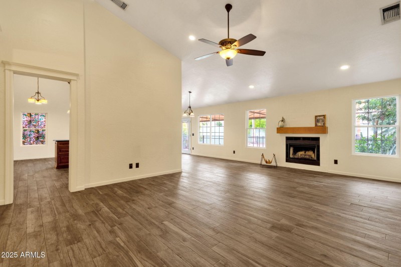 8-web-or-mls-4560-e-sunrise-dr