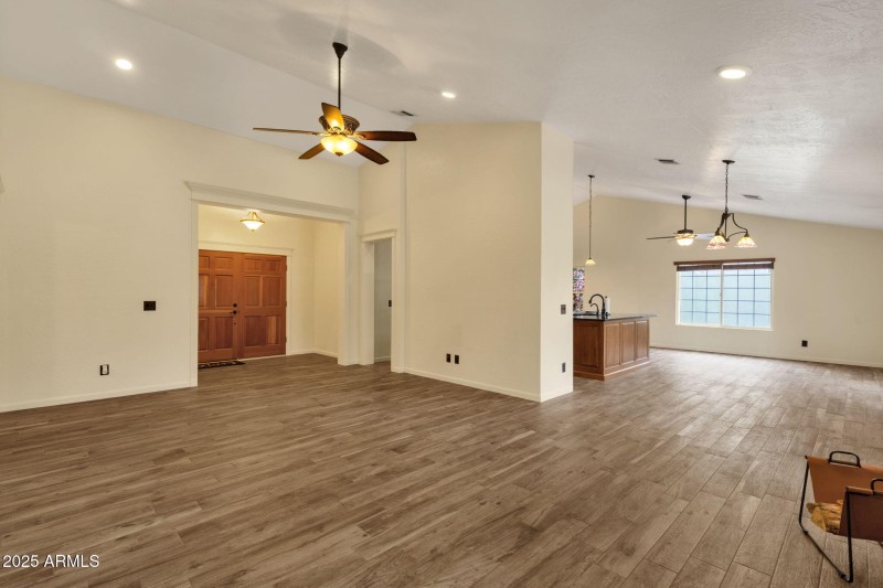 11-web-or-mls-4560-e-sunrise-dr