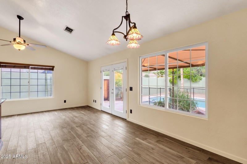 12-web-or-mls-4560-e-sunrise-dr