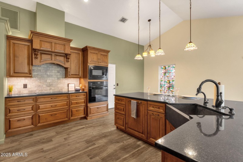 14-web-or-mls-4560-e-sunrise-dr