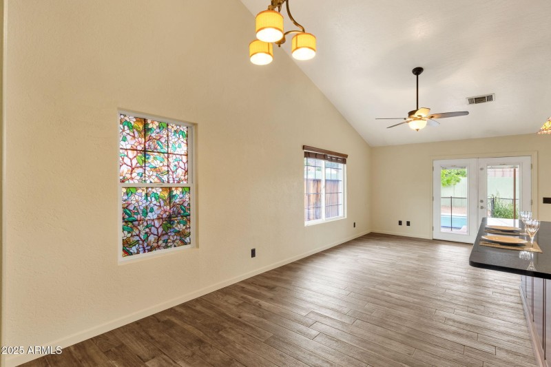 20-web-or-mls-4560-e-sunrise-dr