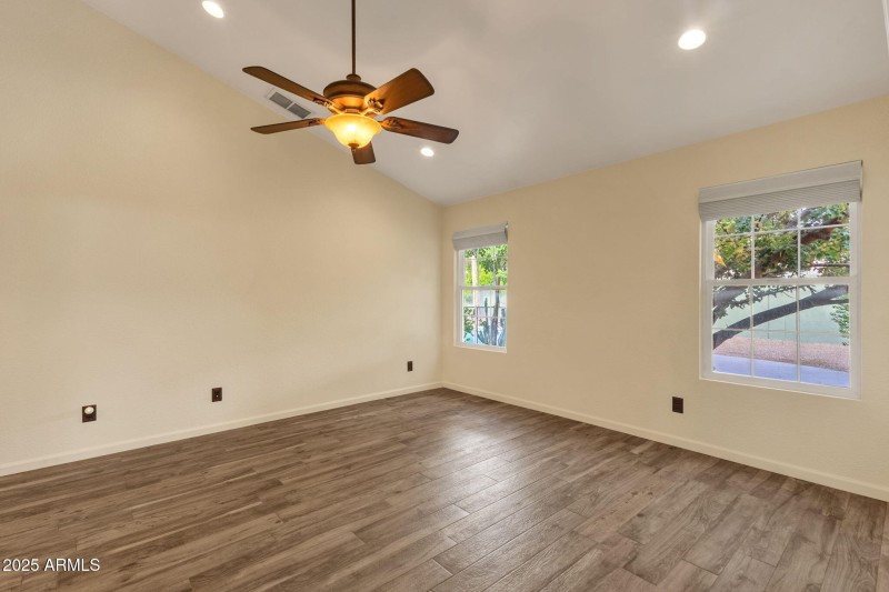 23-web-or-mls-4560-e-sunrise-dr