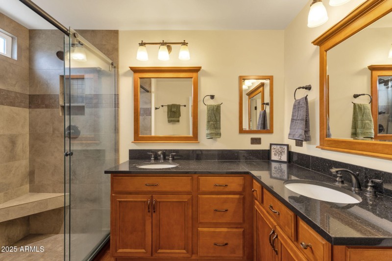 25-web-or-mls-4560-e-sunrise-dr