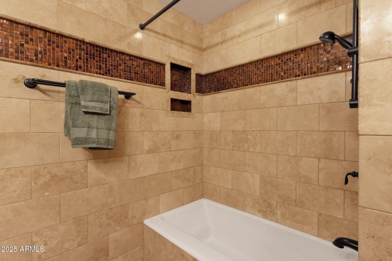 27-web-or-mls-4560-e-sunrise-dr