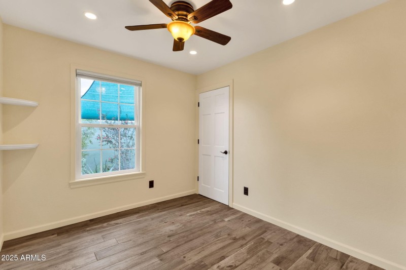 28-web-or-mls-4560-e-sunrise-dr