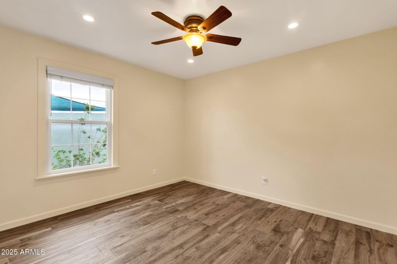 30-web-or-mls-4560-e-sunrise-dr